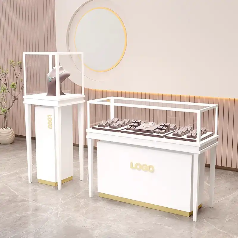 Hc3dfeb97122b46d2aec6d8950ea4675eY.jpg Modern Style Metal Jewelry Showcase with Tempered Glass and LED Lighting Store Display Counter Furniture for Hotels and Shops - Image 1